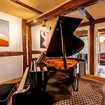 The Grand Piano דירה יינה